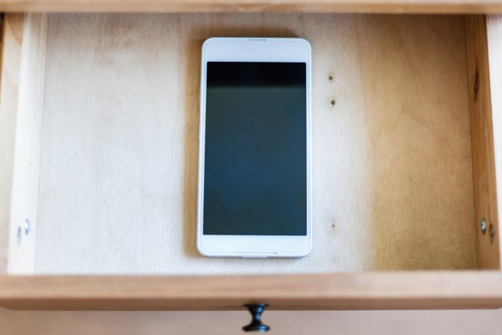 How A Digital Detox Can Help You Sleep Better And Be More Productive